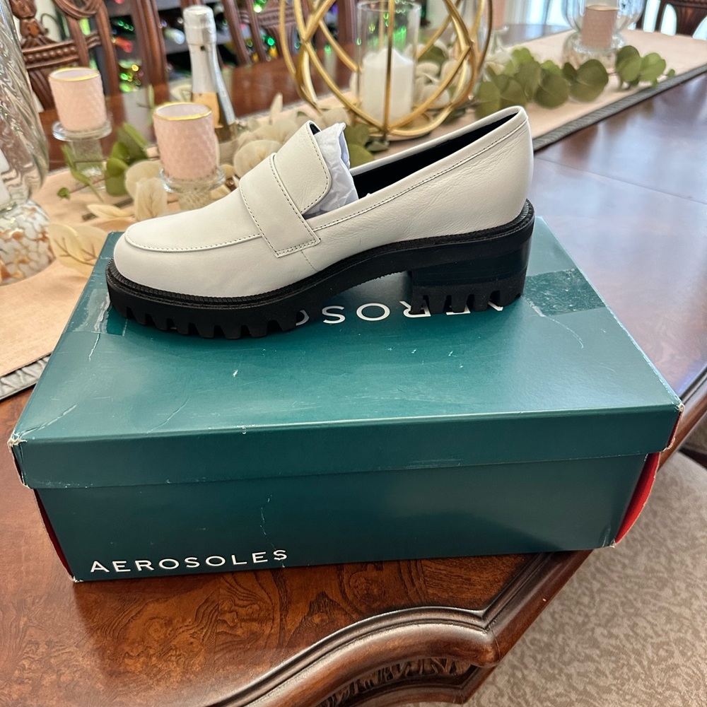 NEW Aerosole Ronnie in white/black sole
